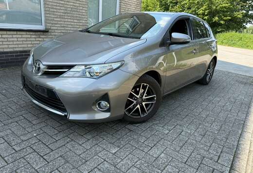 Toyota Auris 1.6i Lounge