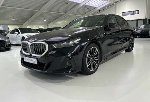 BMW 530eA PHEV (220 kW) M pack plug in hybride nieuw