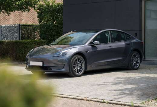 Tesla 78 kWh RWD Long Range (208kW)
