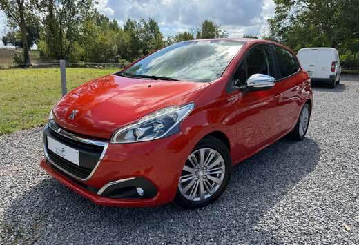 Peugeot 208 1.2i Style / APPLE CARPLAY / PARFAIT ETAT