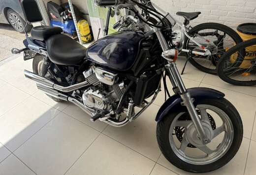 Honda Magna