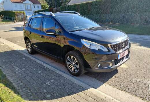Peugeot 2008 1.2i PureTech Style