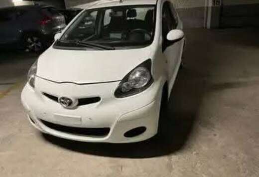 Toyota 1.0 VVT-i Connect Sport 4200 négociable