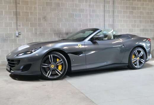 Ferrari Cabrio Sportuitlaat Passagiersdisplay surroun ...