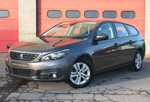 Peugeot 1.2 PURETECH // DAB // NAVI // CARPLAY