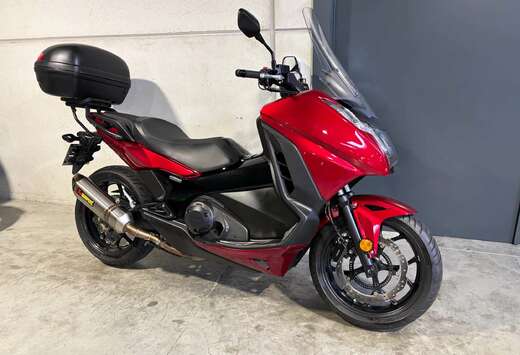 Honda 750 luxe scooter/moto met Akrapovic en topcase