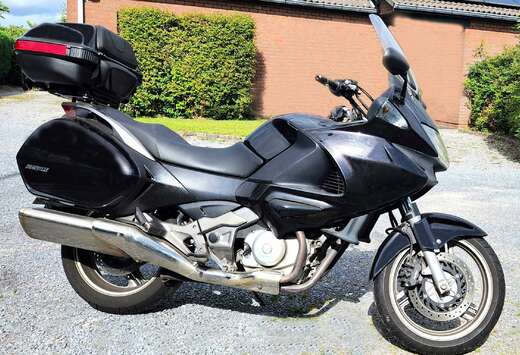 Honda NT700V