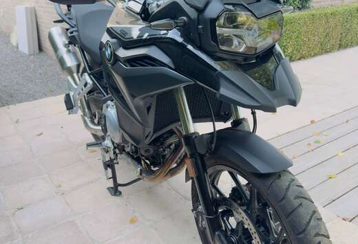 BMW Triple Black
