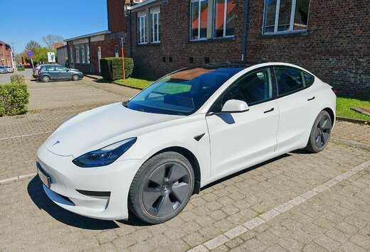 Tesla 55 kWh Standard Plus, attache remorque