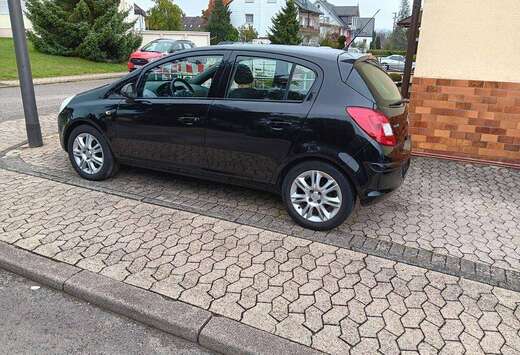 Opel Corsa 1.4i Cosmo