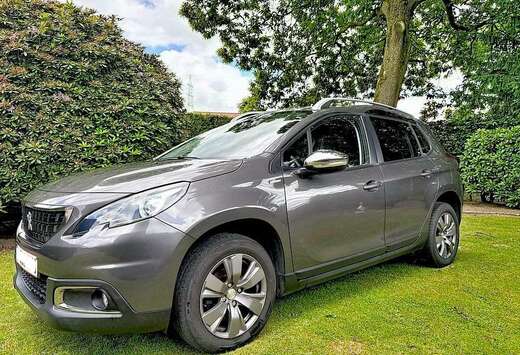 Peugeot 2008 1.2i PureTech Style
