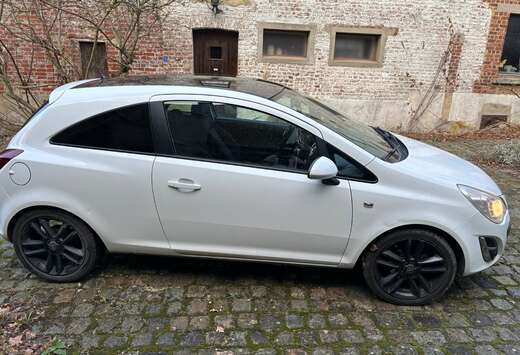 Opel Corsa 1.2i Black Edition