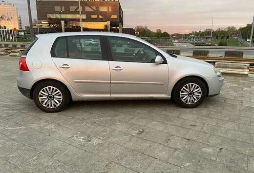 Volkswagen Golf 1.6i 16v FSI On Tour