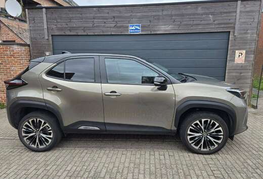 Toyota Hybrid 1.5 Elegant Bi-Tone