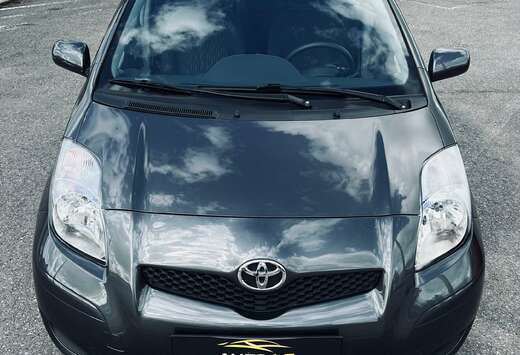 Toyota Yaris 1.3i VVT-i 16v AUTOMATIQUE