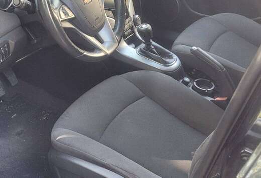 Chevrolet Cruze hatchback 1.7 TDCi LS