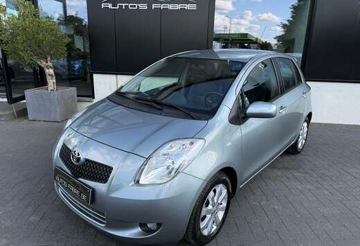 Toyota 1.3i VVT-i 16v Connected GPS 62000km 1 er prop