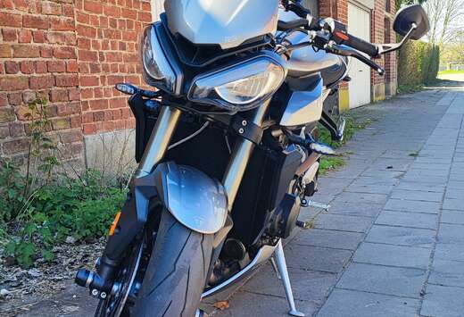 Triumph RS