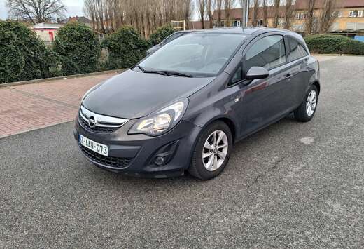 Opel Corsa 1.2i Black Edition