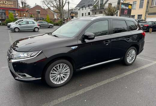 Mitsubishi Outlander 2.4i 4WD PHEV Intense