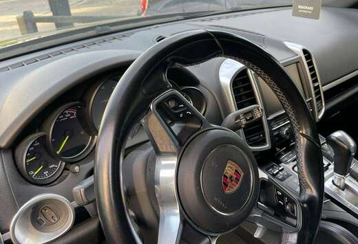 Porsche Cayenne 3.0i V6 Hybrid Tiptronic S
