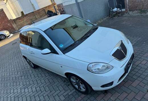 Lancia Ypsilon 1.2i 8v