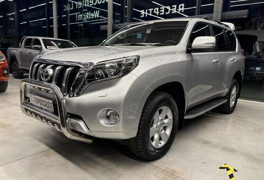 Toyota 2.8 D-4D COMFORT AUTOMAAT / TREKHAAK / PUSHBAR ...
