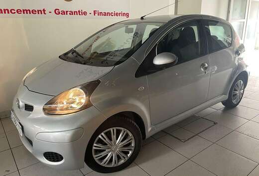 Toyota 1.0i VVT-i MMT 5PORTES I 75.000 KM I AUTO I