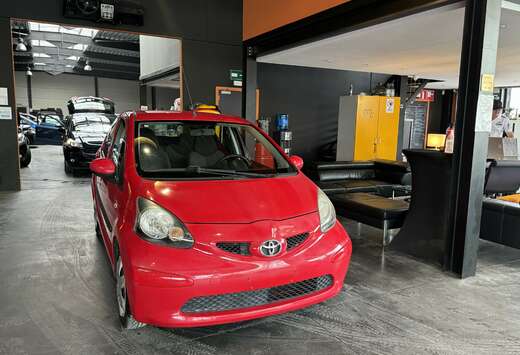 Toyota 1.0i AUTOMATIQUE73.032 KMRADIO CD/AUX- 5 PORTE ...