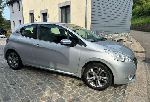 Peugeot 208 1.2i Style