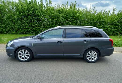 Toyota Avensis SW 2.2 Turbo D4D D-CAT 16v Linea Sol