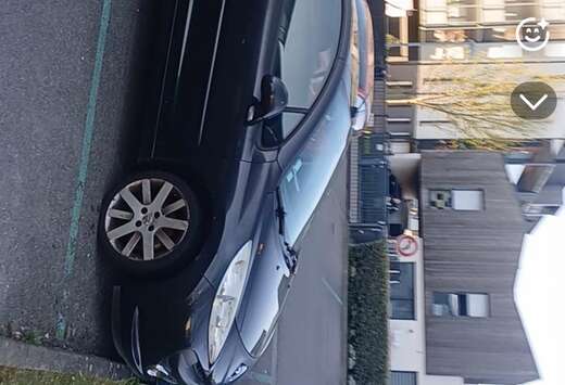 Peugeot 207 CC 1.6 HDi FAP