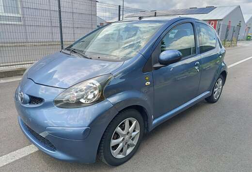 Toyota 1.4 Turbo D4D Blue 5p
