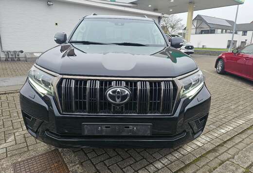 Toyota Landcruiser 2.8 D-4D Black Premium A/T