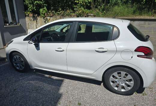 Peugeot 208 1.0i Like