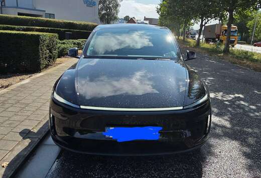 Tesla Model Y 83.1 kWh Long Range RWD