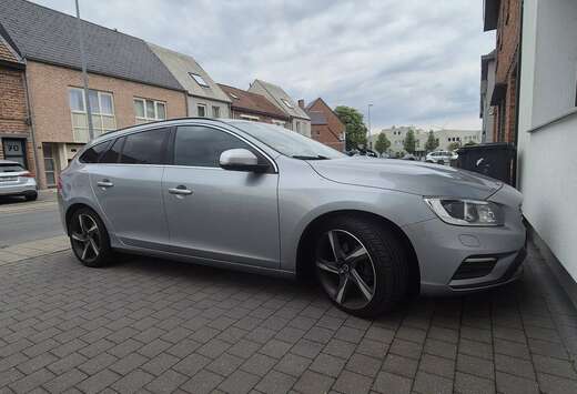 Volvo 2.0 D4 Momentum R-Design Geartronic