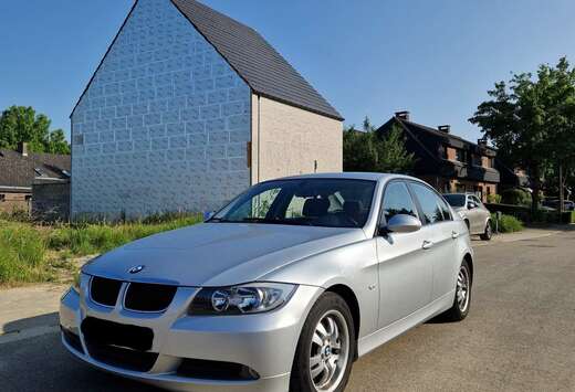 BMW 320i