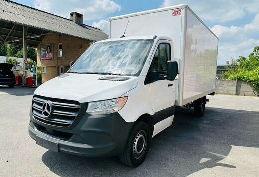 Mercedes-Benz 3 zit met meubelbak