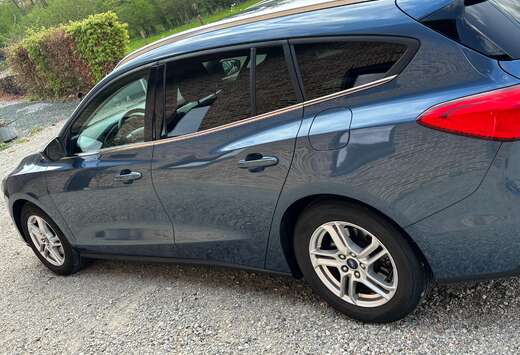 Ford Focus 1.0 EcoBoost MHEV Titanium X