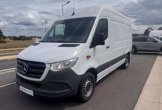 Mercedes-Benz 319 3.0 CDI L2 RWD 9G-tronic