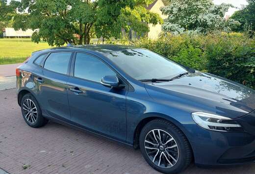 Volvo 2.0 T2 Black Edition GPF (EU6d-TEMP)