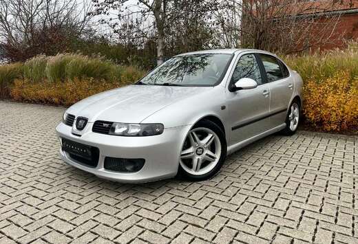 SEAT 2.3 V5 - 2005/209.000km/Benzine - Gekeurd