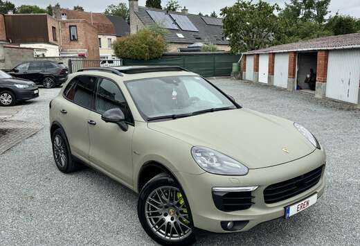 Porsche S E-Hybrid Platinum Edition