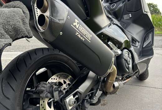 Tmax Tech Max BLACK 560 - Full Option Akrapovic