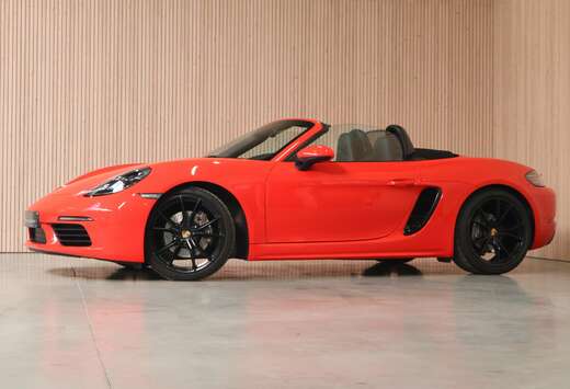 Porsche 718 Boxster PDK  ORGINEEL ZWART/ RODE WRAP .