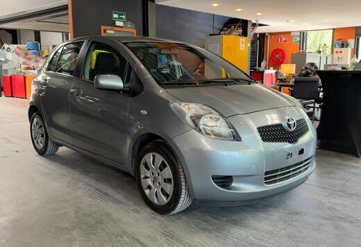 Toyota Yaris 1.3i VVT-i 16v Linea Sol/28 000 KM/12 mo ...