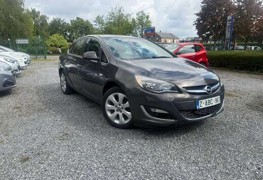 Opel Astra 1.4i Essentia