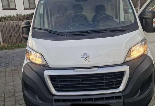 Peugeot Cargo BlueHDi 435 L3 mit Ladebordwand