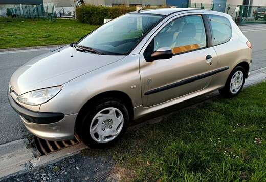 Peugeot 1.1i X-Design